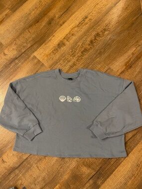 wild fable Blue Gray Shell Graphic Cropped Sweatshirt